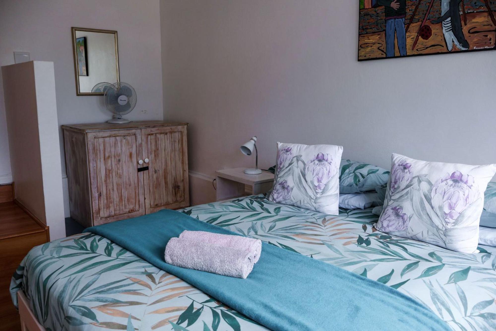 Hermanus Backpackers & Budget Accommodation Екстериор снимка